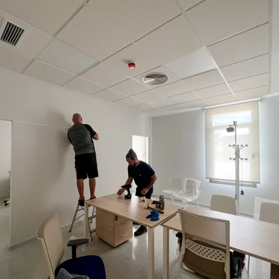Instaladores Comforma con nivel láser